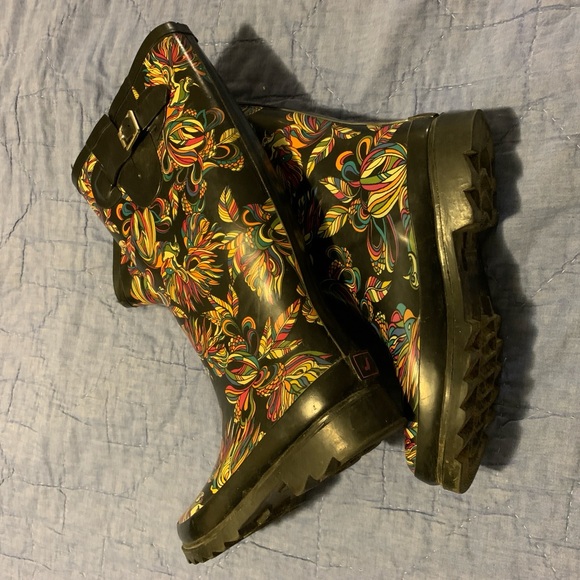 Rubber boots/galoshes, women size 7.5, insulated, patterned - Picture 2 of 7
